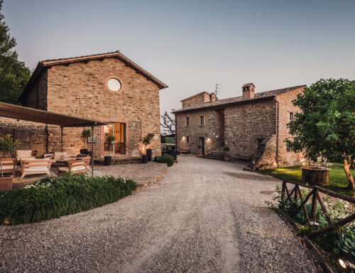 Relax sulle colline al Nikis Resort, albergo immerso nel verde in un antico borghetto medievale