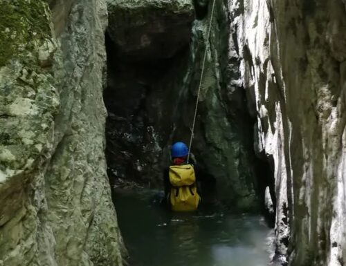 Adrenalina pura, il torrentismo dal Parco naturale del Monte Cucco alla Valnerina