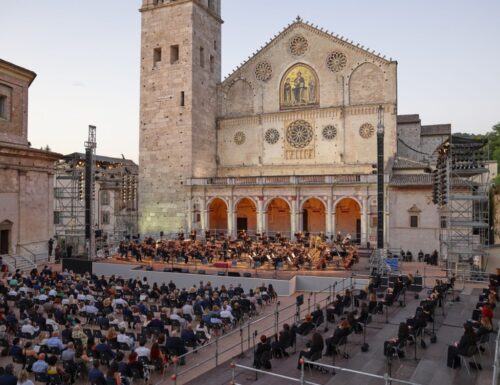 Notte magica a Spoleto: la piazza del Duomo ospita per la prima volta un grande concerto del Festival dei Due Mondi
