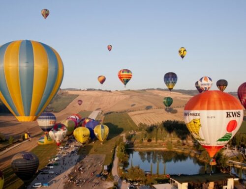 Ottanta mongolfiere colorate si sfidano sopra le valli del Tuderte e del Sagrantino