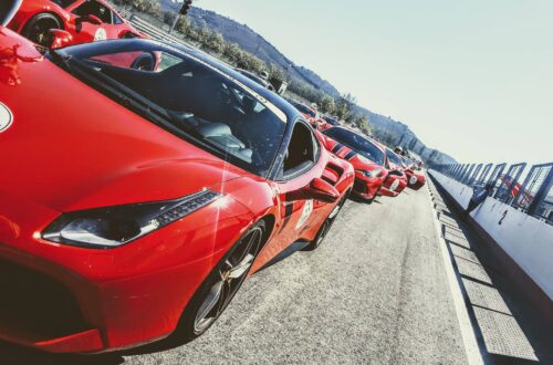 Il sogno di guidare una Ferrari o una Lamborghini? All'autodromo di Magione, si può